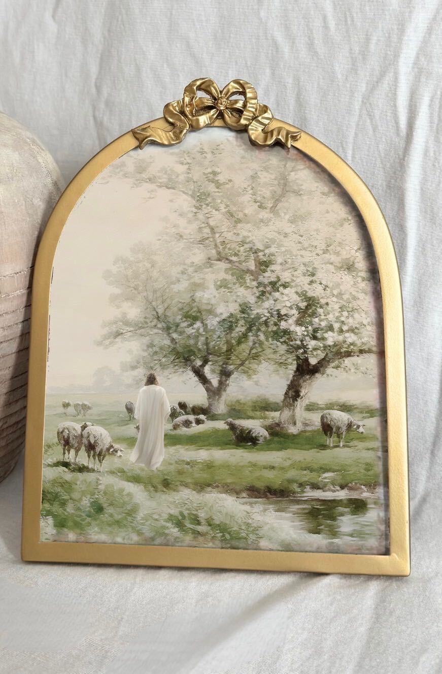 Vintage Ribbon Gold Frame - 5.7x9.2